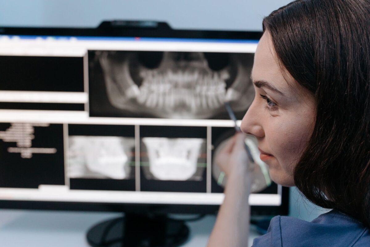 Antibiotiques chez le dentiste : ce que changent les nouvelles recommandations de la HAS